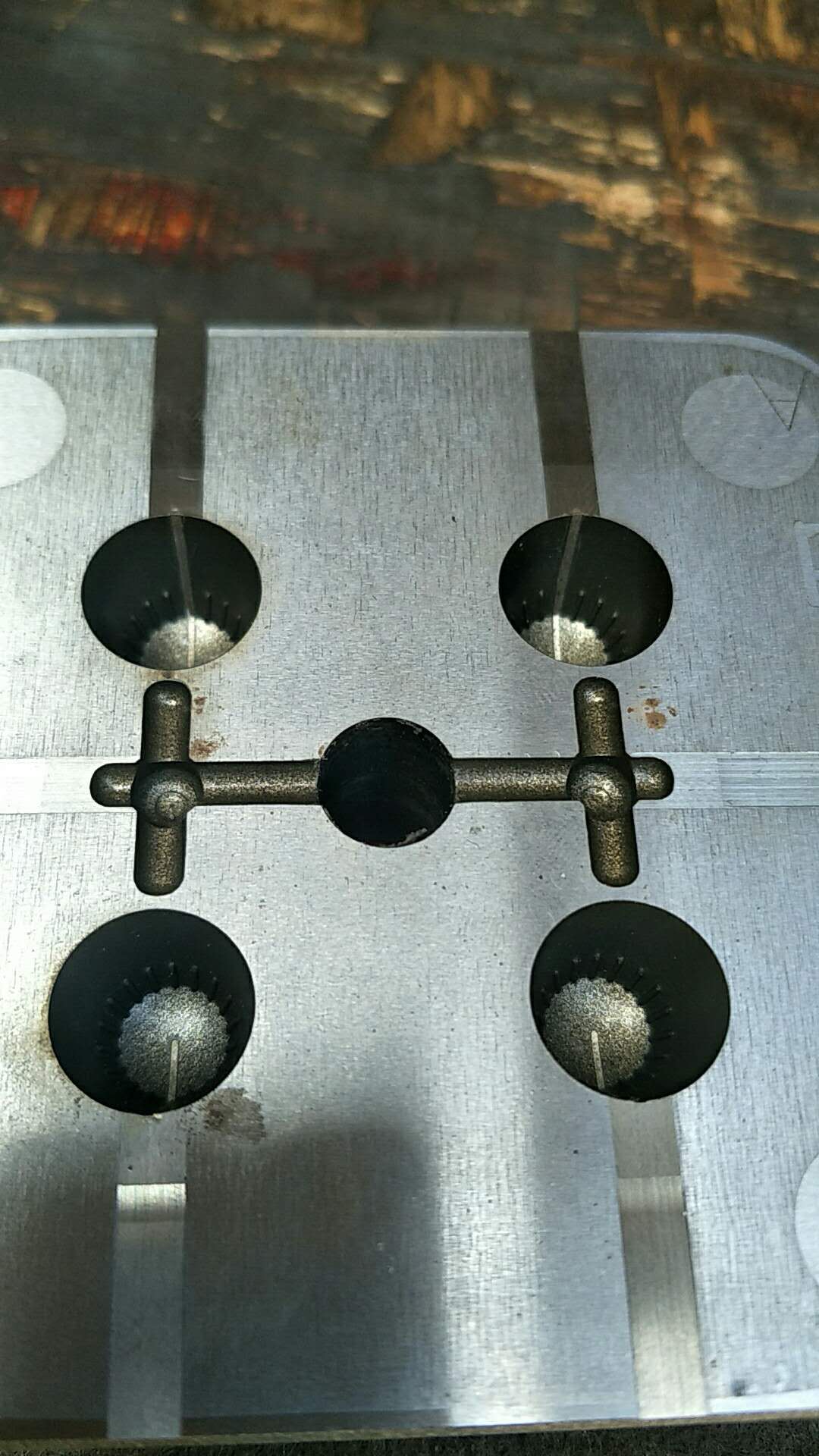 「鐵氟龍噴涂模具」鐵氟龍機(jī)械部件噴涂起到什么樣的作用？